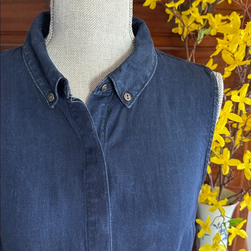 Banana Republic Chambray Denim Blue
Sleeveless Lyocell Shirtdress Size 10
